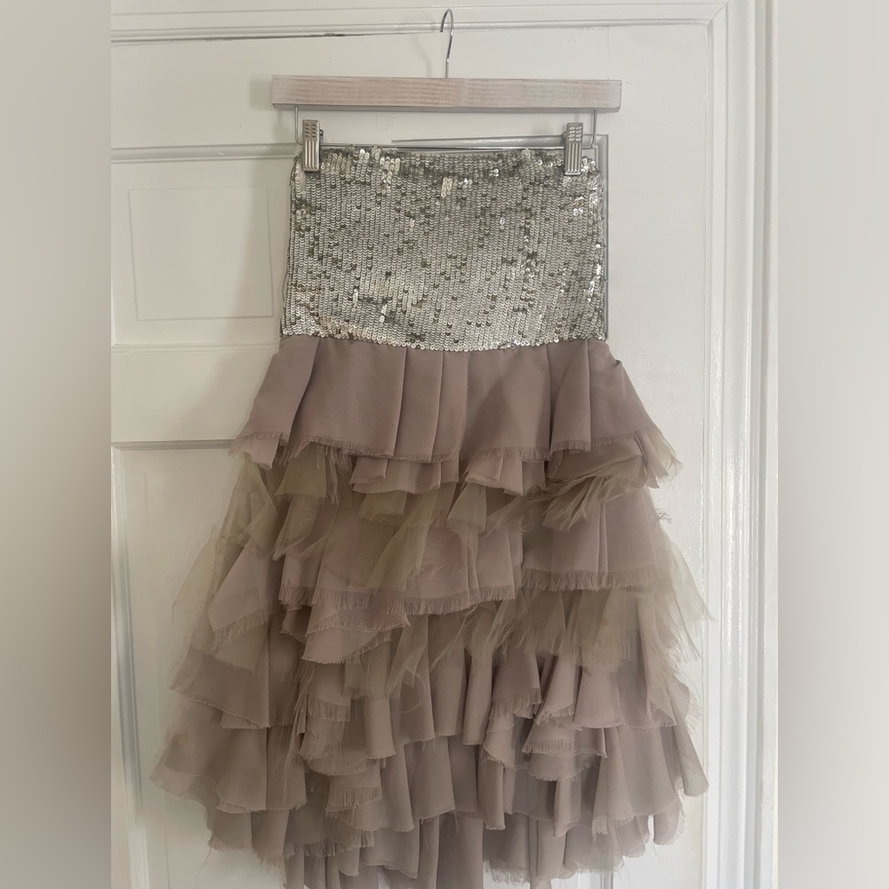 Fabulous Alice + Olivia Silver cocktail dress perfect for new years - worn once